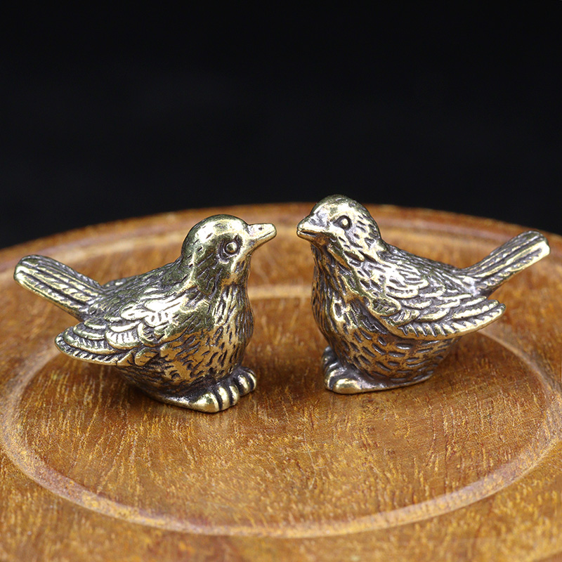 Small Sparrow Statue Metal Bra - Desk Setup Retro recension och pris