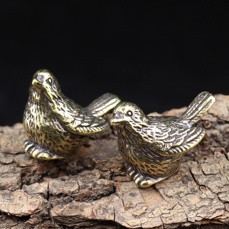 Small Sparrow Statue Metal Bra - Desk Setup Retro recension och pris